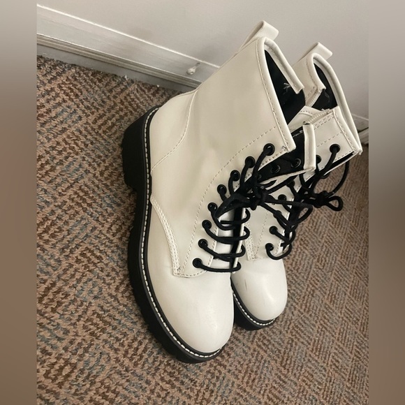 Madden Girl Carra off white Combat boots size 7M - Picture 4 of 13